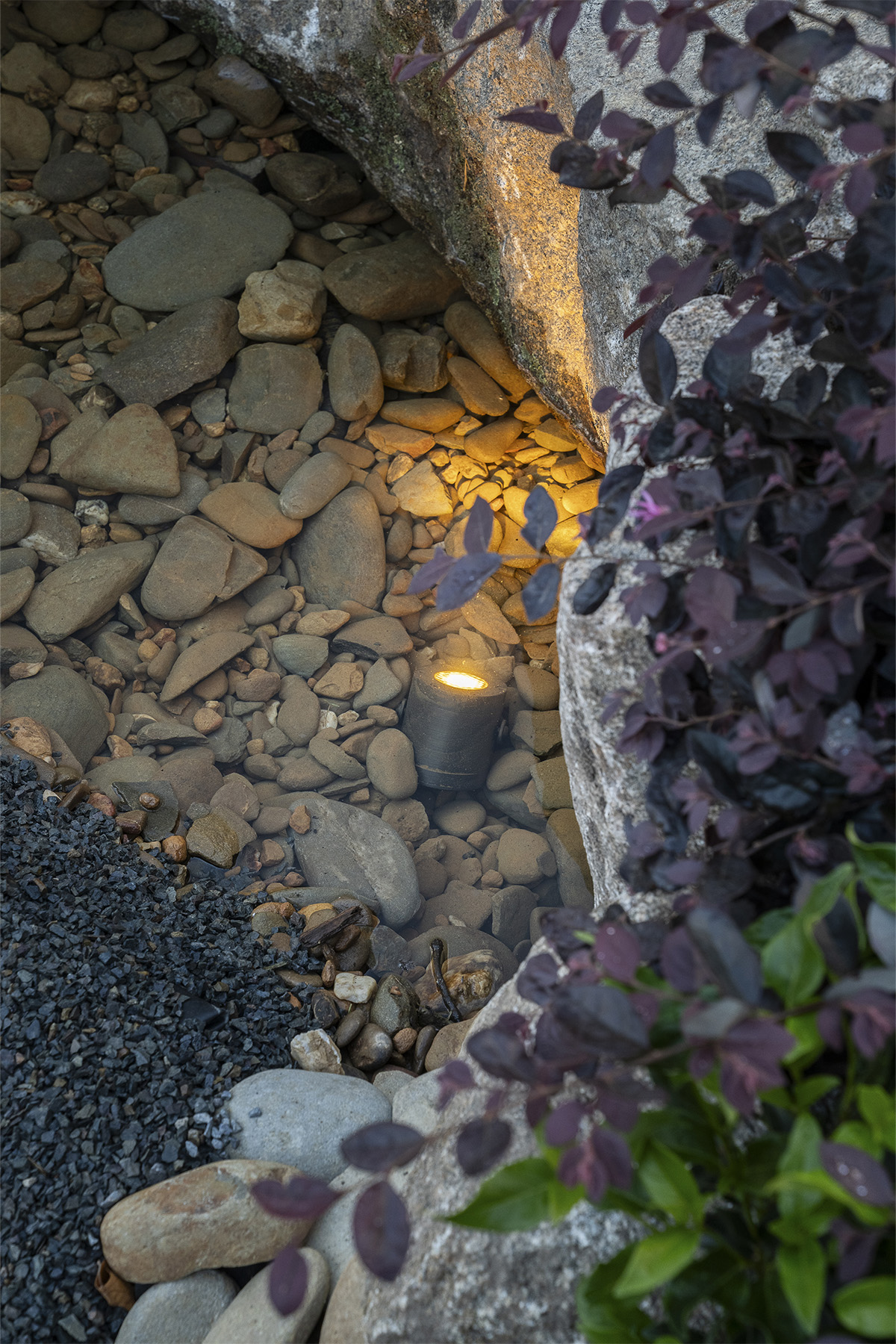 Gardens-at-Night-underwater-pond-light-bronze-landscape-outdoor-lighting